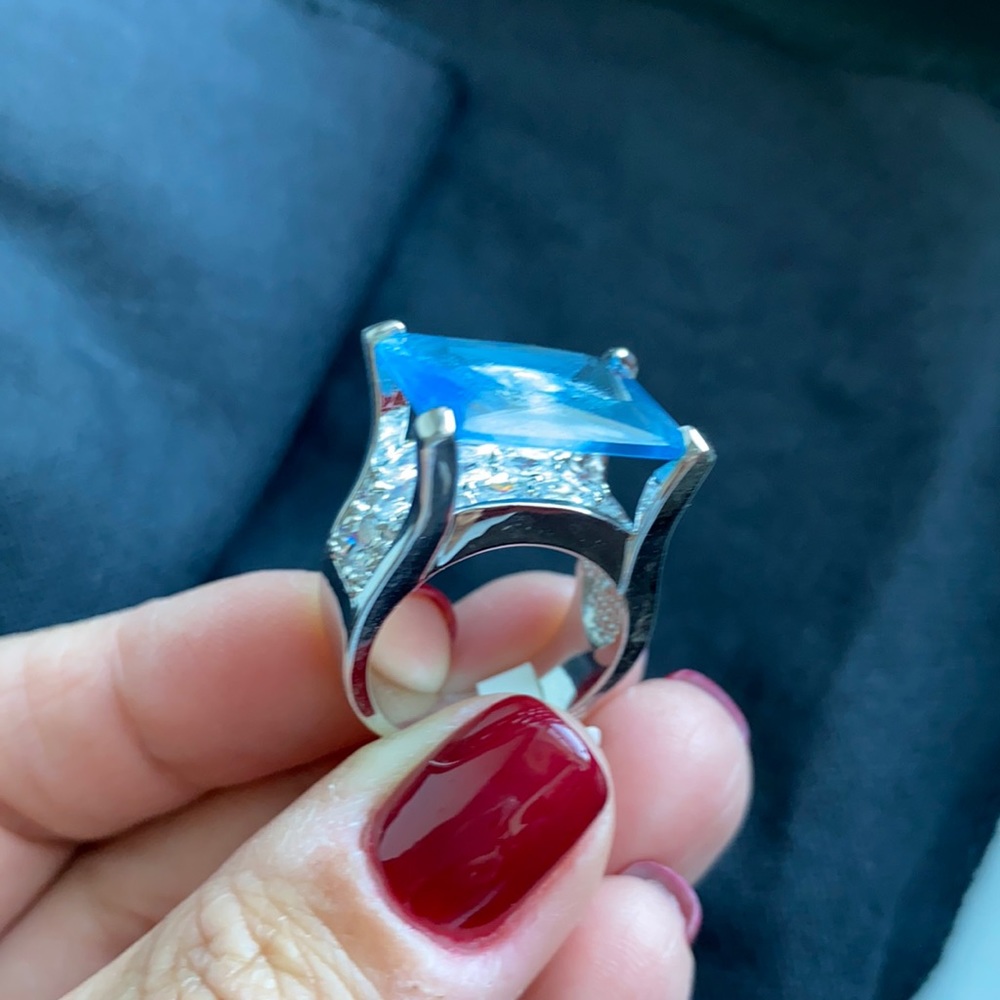 Gorgeous statement ring!! - Picture 3 of 6
